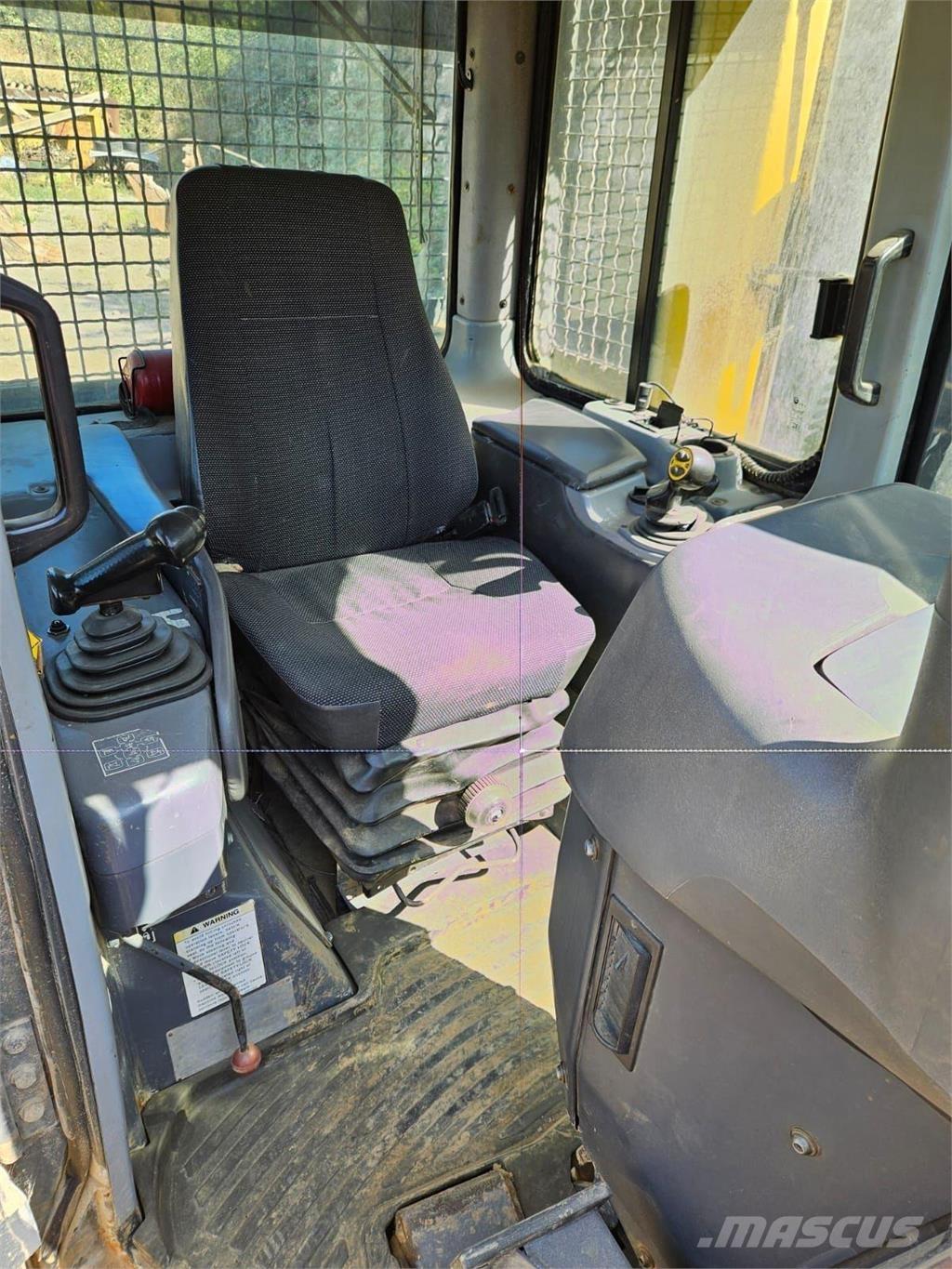 Komatsu D61PX-15 Верижни булдозери
