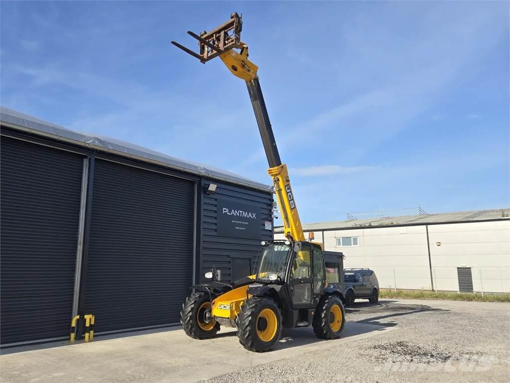 JCB -- Телескопични товарачи