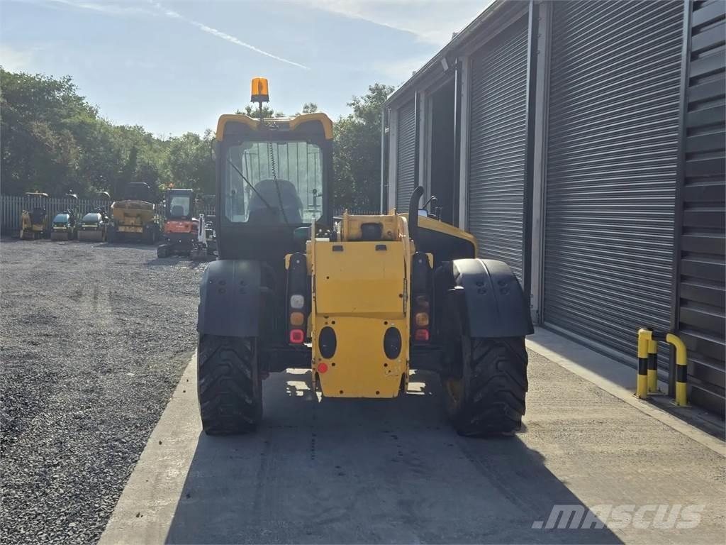 JCB -- Телескопични товарачи