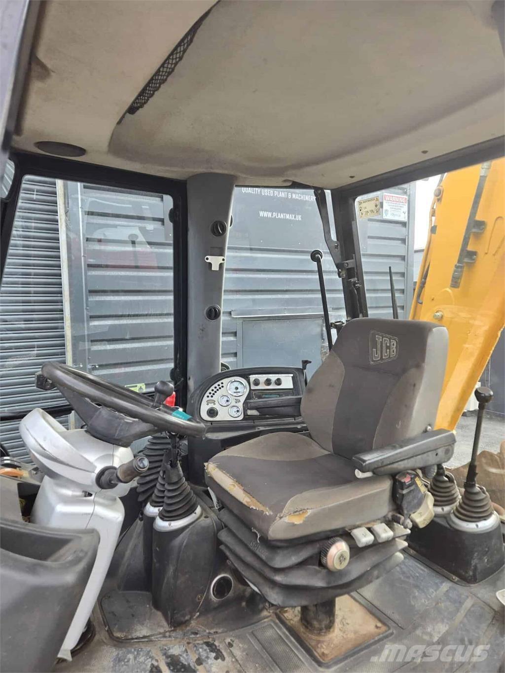 JCB 3CX Товарач със заден ексватор