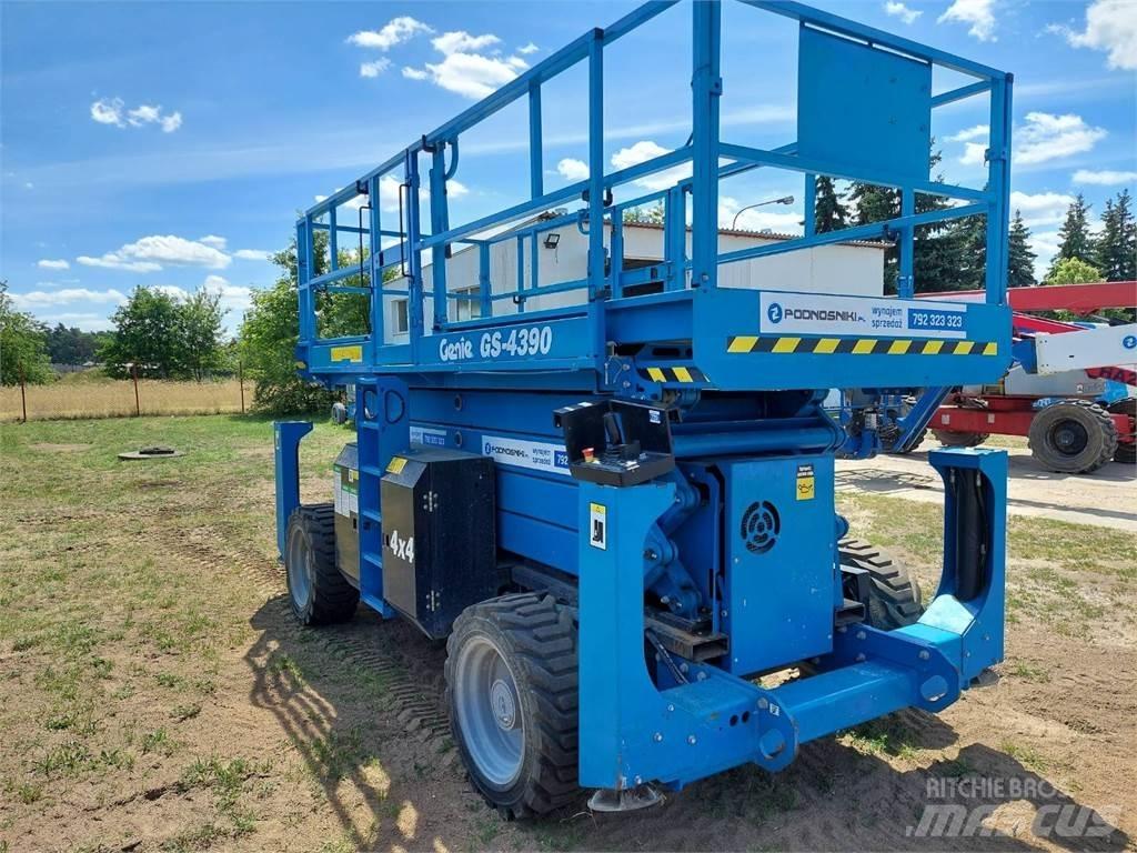 Genie GS-4390 RT Ножични работни платформи