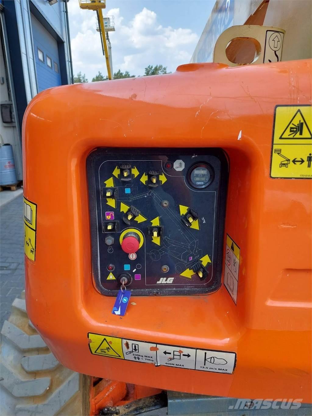 JLG M600JP Съчленени стрелови подемници