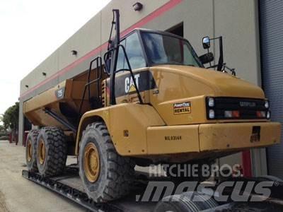 CAT 725 Дъмпери/моторни превозни средства