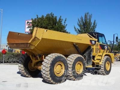 CAT 725 Дъмпери/моторни превозни средства