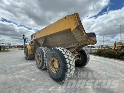 CAT 740 Дъмпери/моторни превозни средства