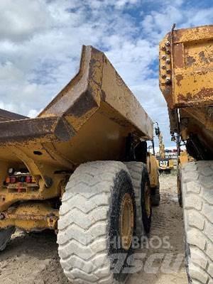 CAT 740B Дъмпери/моторни превозни средства