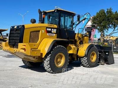 CAT 938M Колесни товарачи
