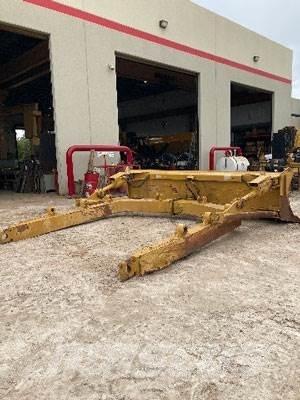 CAT D8T Angle Blade Други компоненти