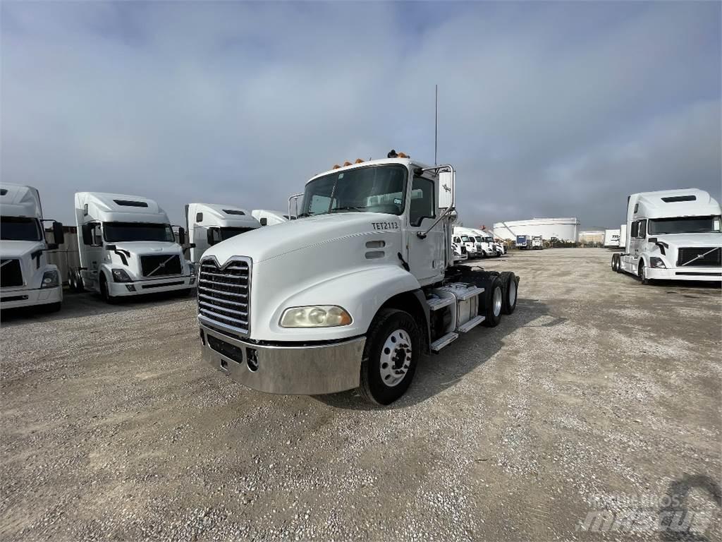 Mack CXU613 Влекачи