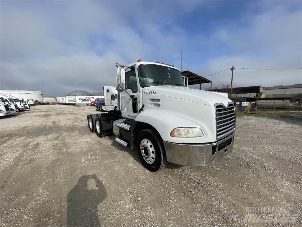 Mack CXU613 Влекачи