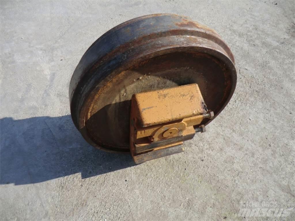 CAT 231D Релси, вериги и ходова част
