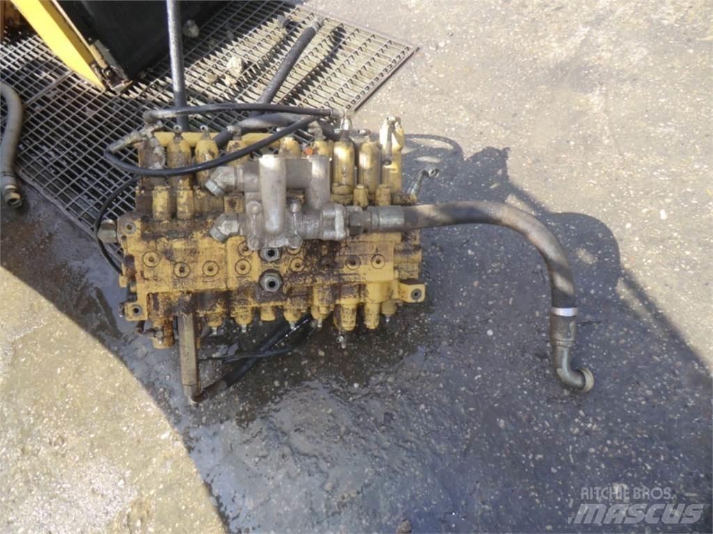 CAT 231D Релси, вериги и ходова част
