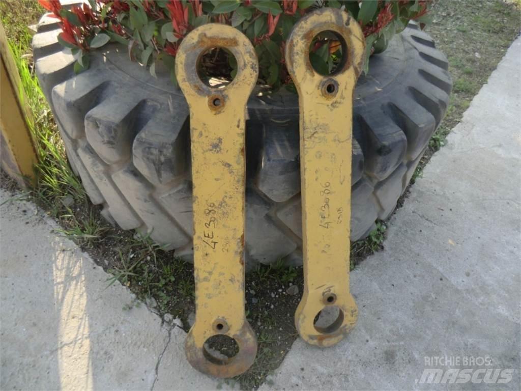 CAT 231D Шаси