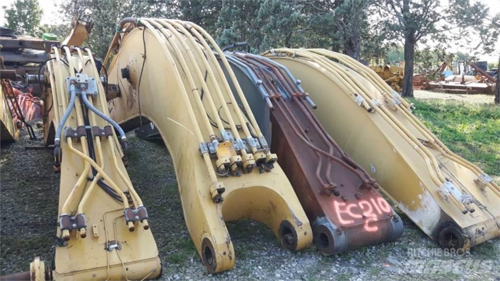 CAT 231D Шаси