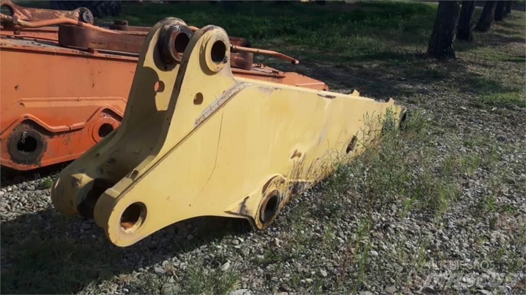 CAT 231D Шаси