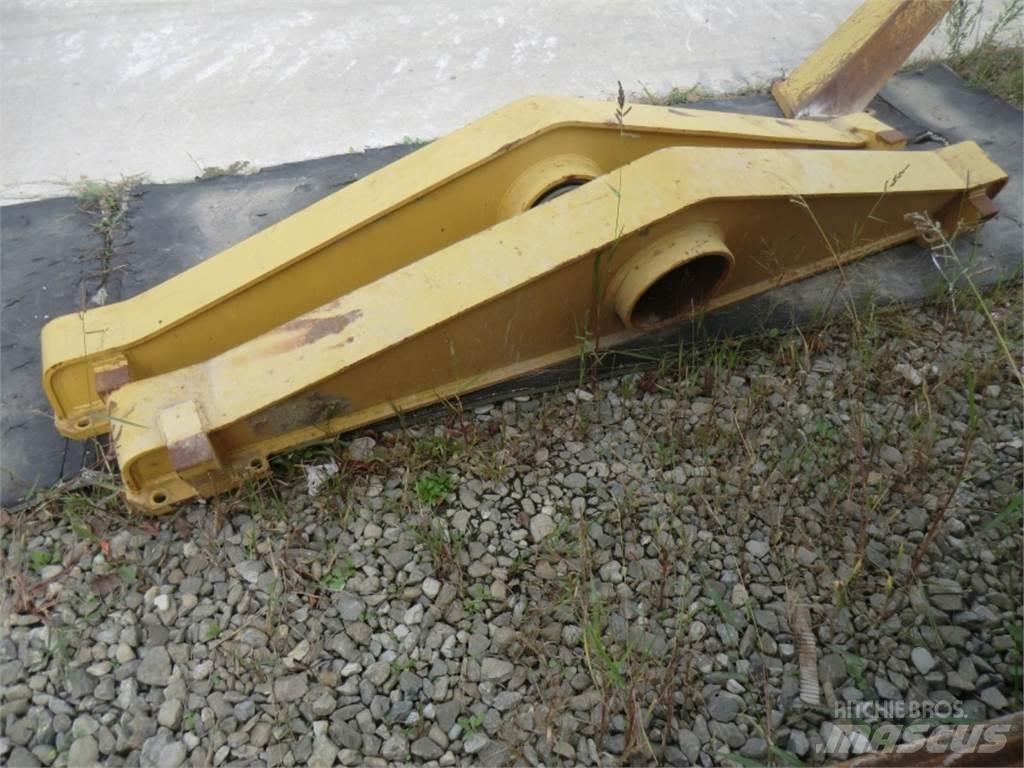 CAT 323D Шаси