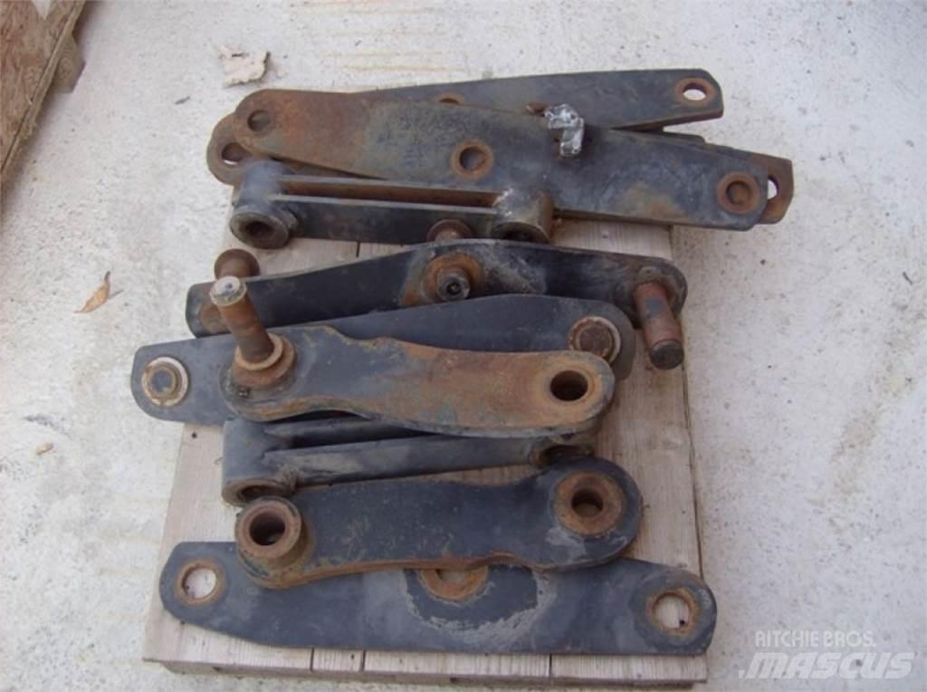 CAT 438C Шаси