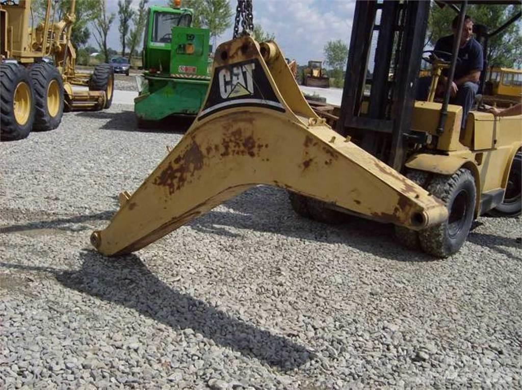 CAT 438C Шаси
