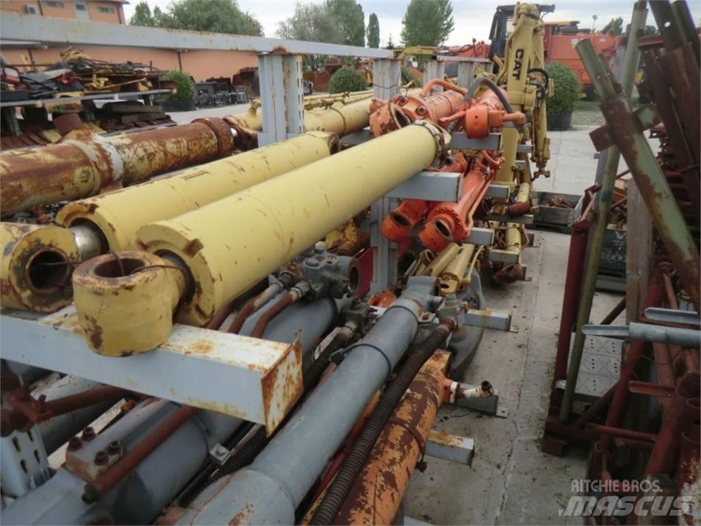 CAT 438C Строителство - Други