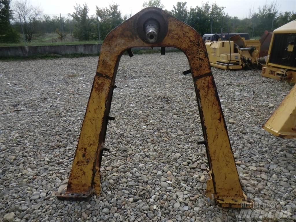 CAT 735 Шаси