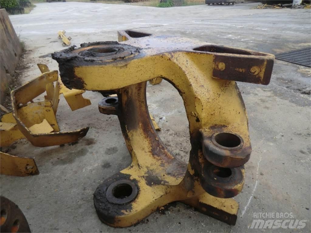 CAT 735 Шаси