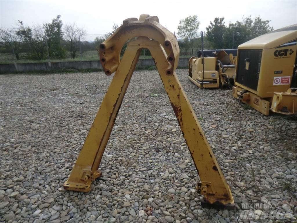 CAT 735 Шаси