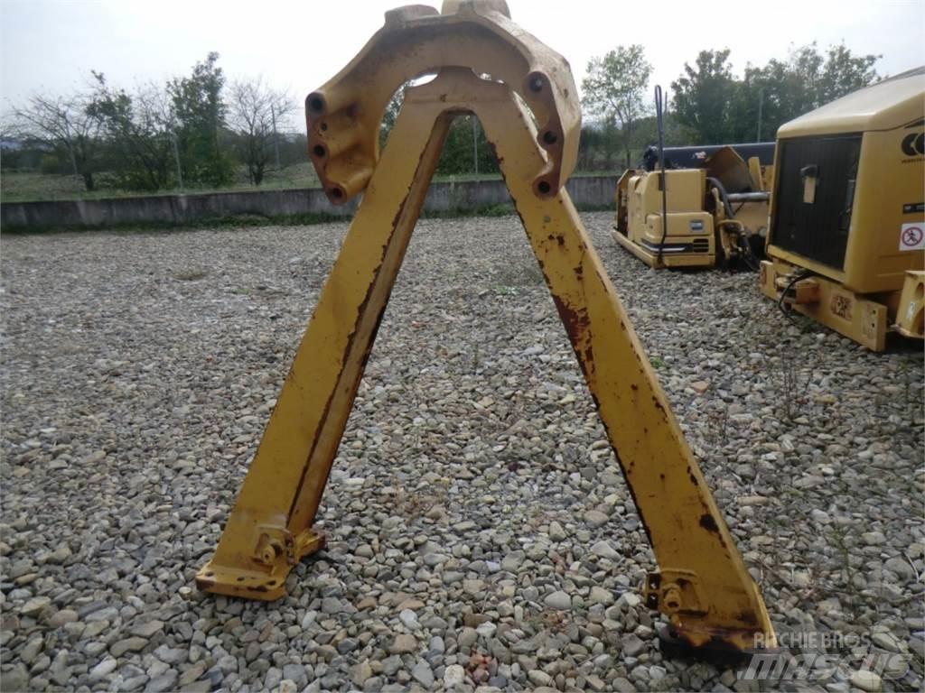 CAT 735 Шаси