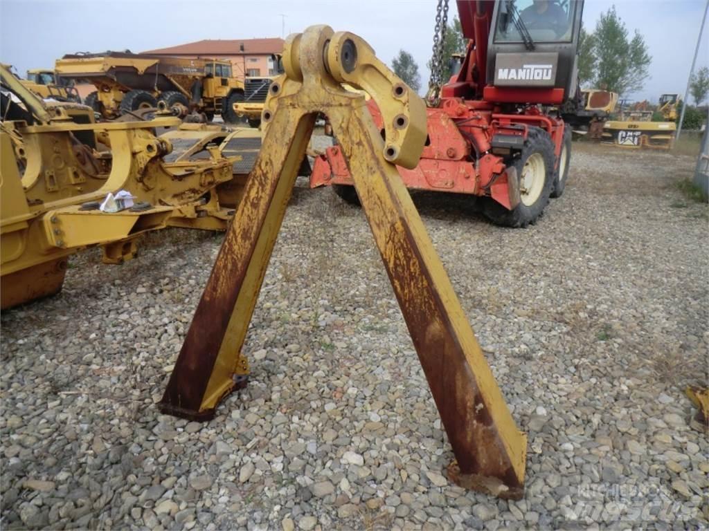 CAT 735 Шаси