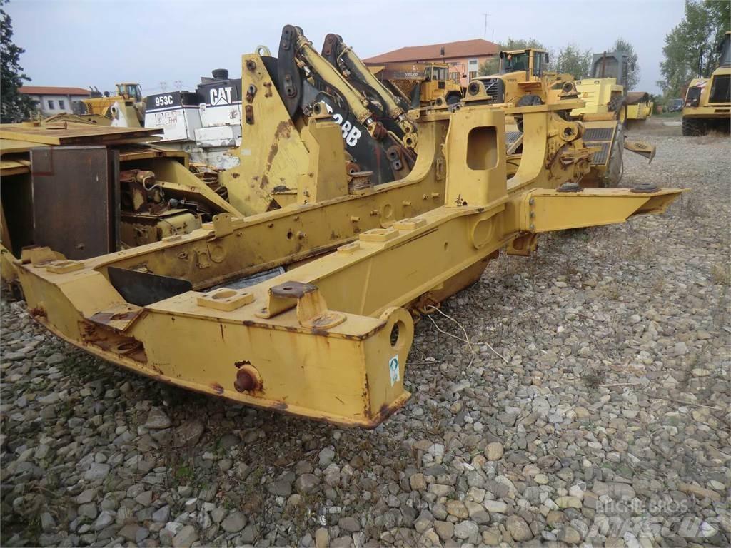 CAT 735 Шаси