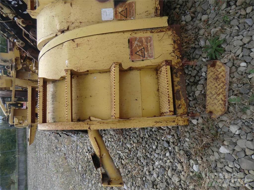 CAT 735 Шаси