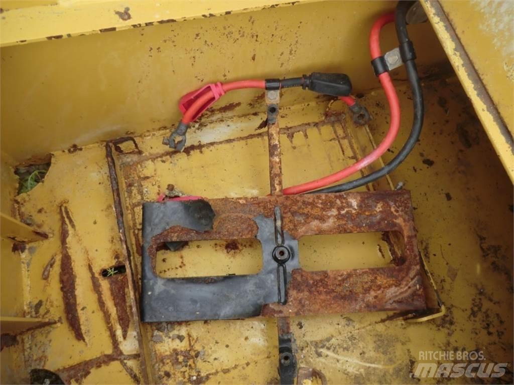 CAT 735 Шаси