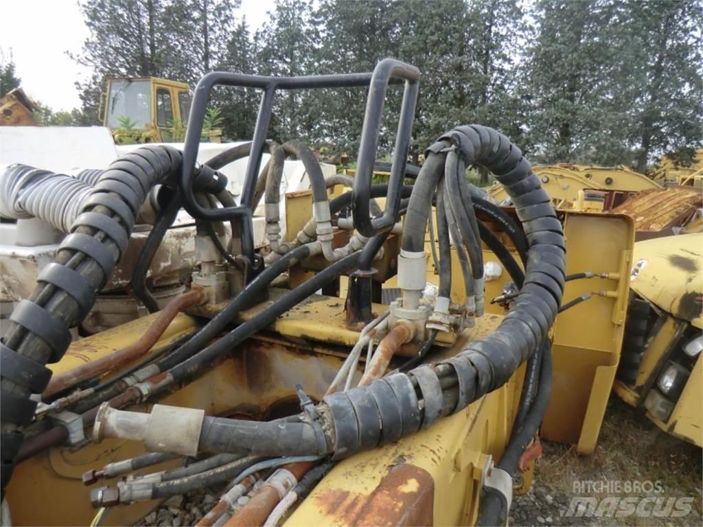 CAT 735 Шаси