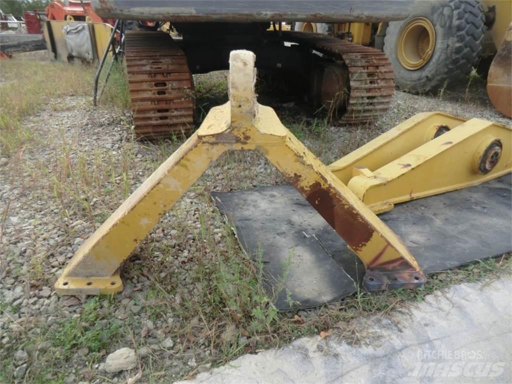 CAT 735 Шаси