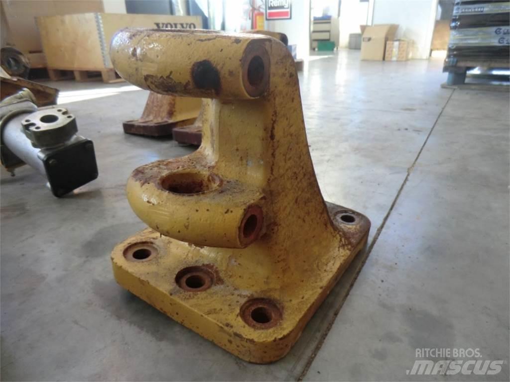 CAT 735 Шаси