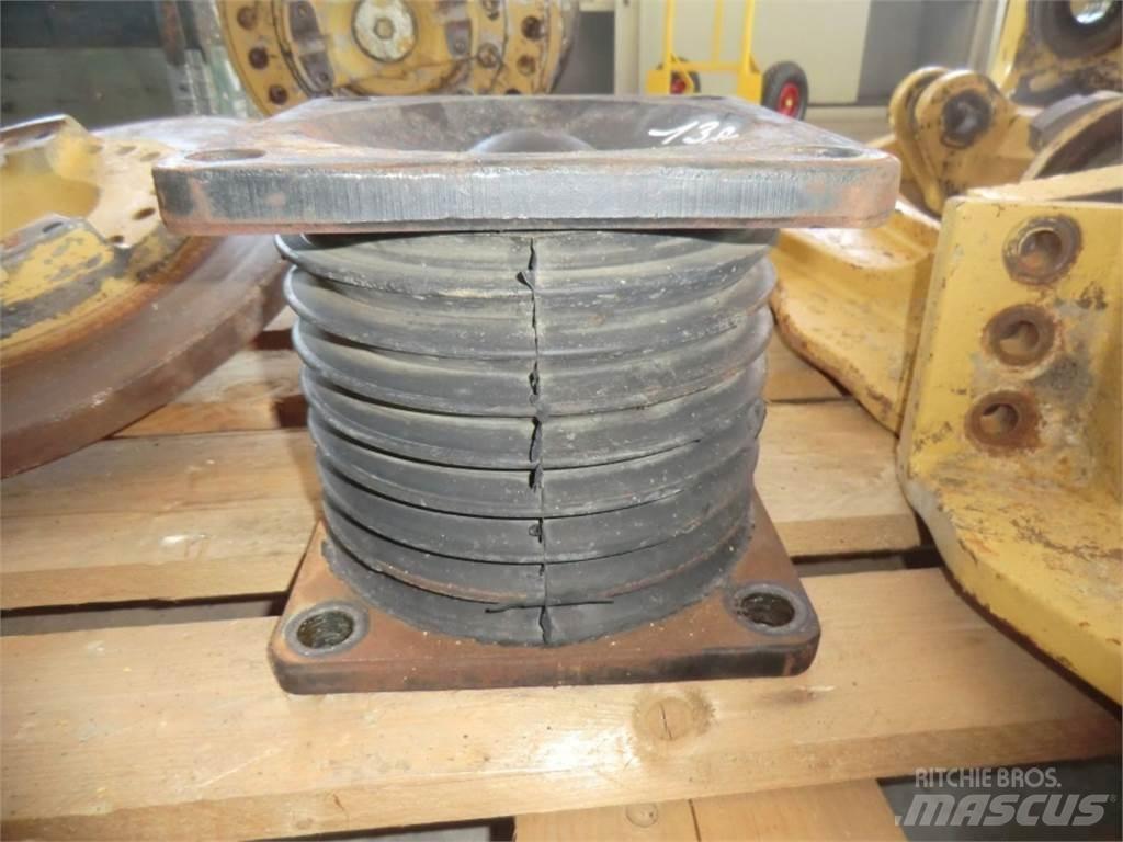 CAT 735 Шаси