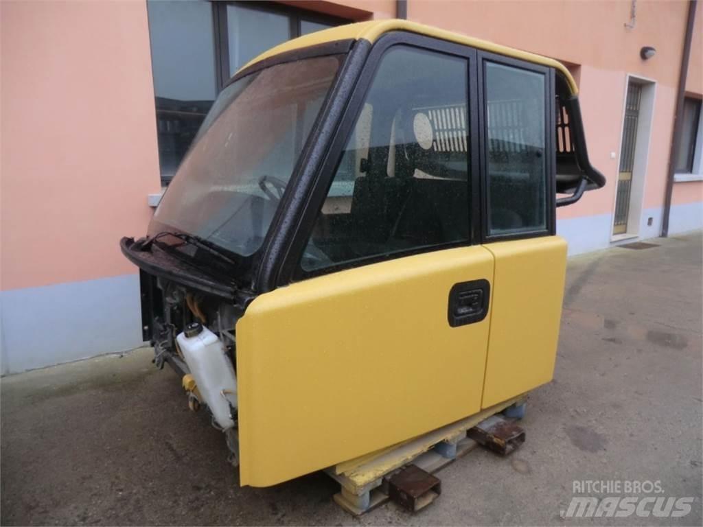 CAT 735 Шаси
