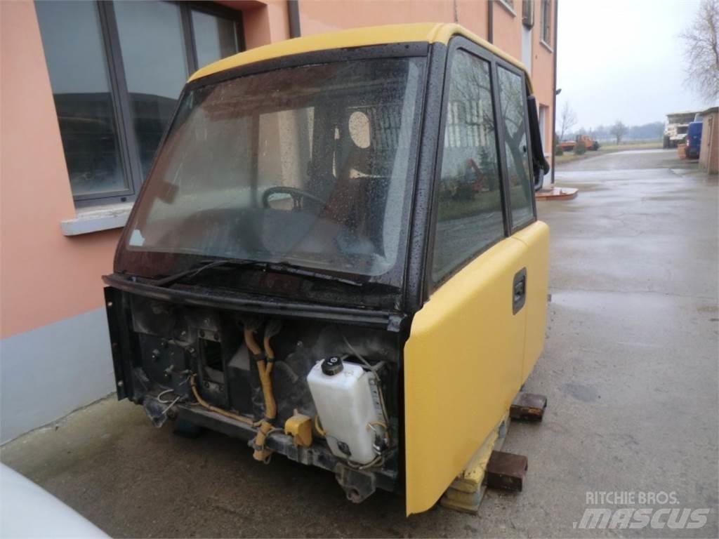 CAT 735 Шаси