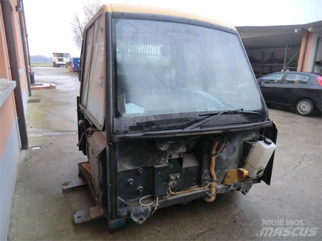CAT 735 Шаси