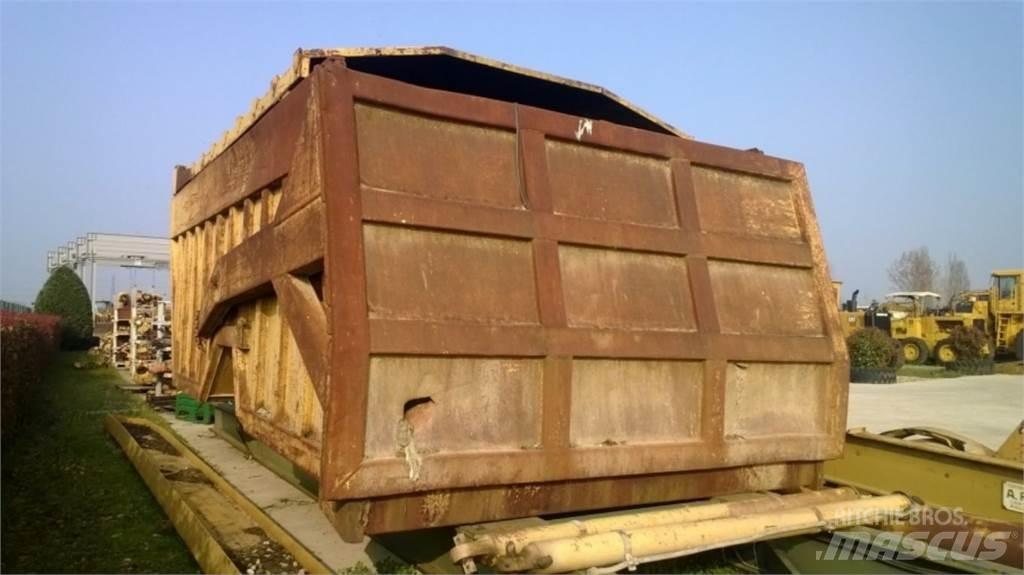 CAT 735 Шаси