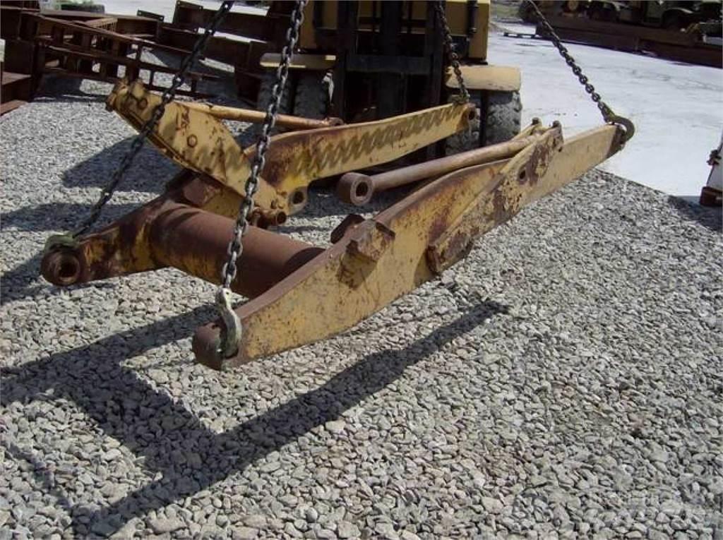 CAT 910 Шаси