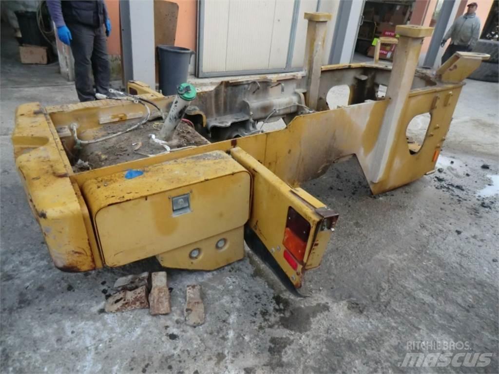 CAT 928G Шаси