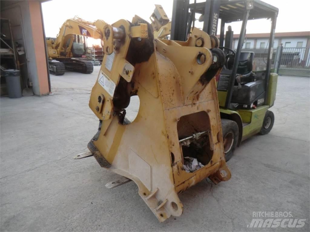 CAT 928G Шаси