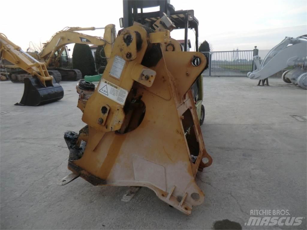 CAT 928G Шаси