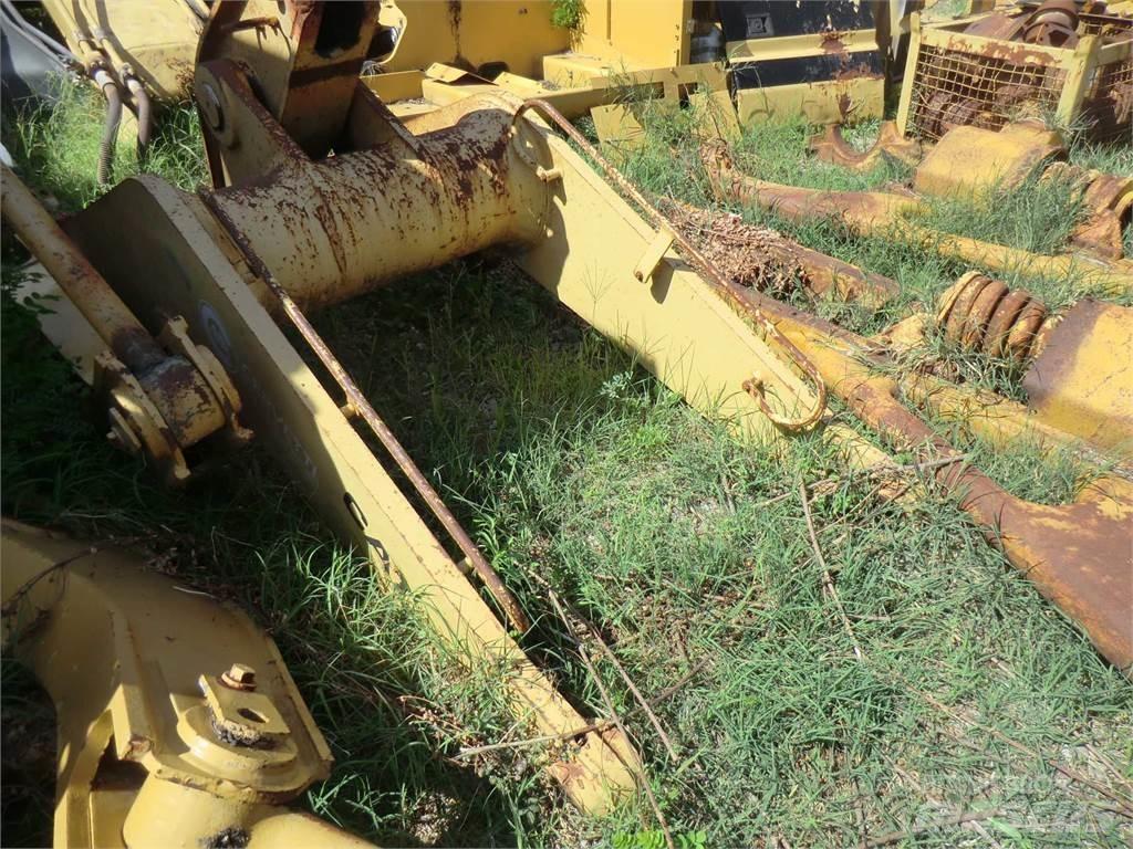 CAT 963 Шаси
