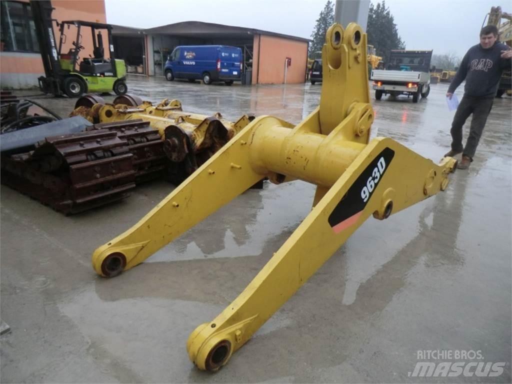 CAT 963D Шаси