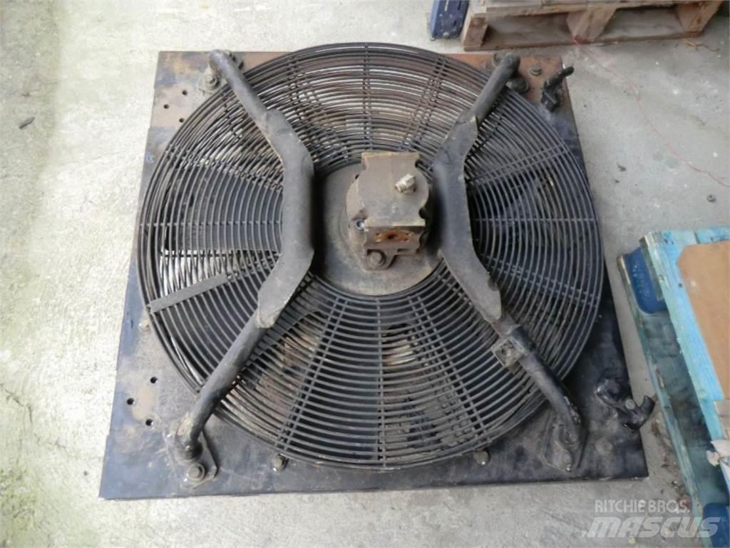 CAT 963D Шаси