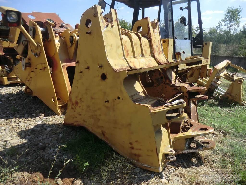 CAT 963D Шаси
