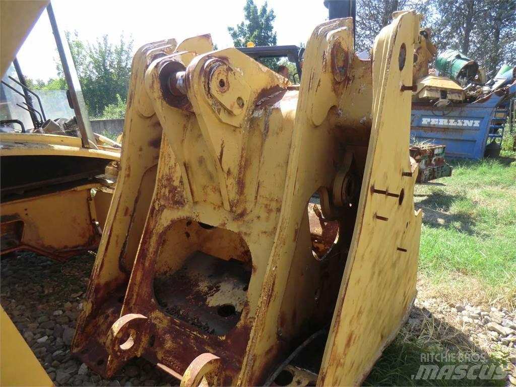 CAT 963D Шаси