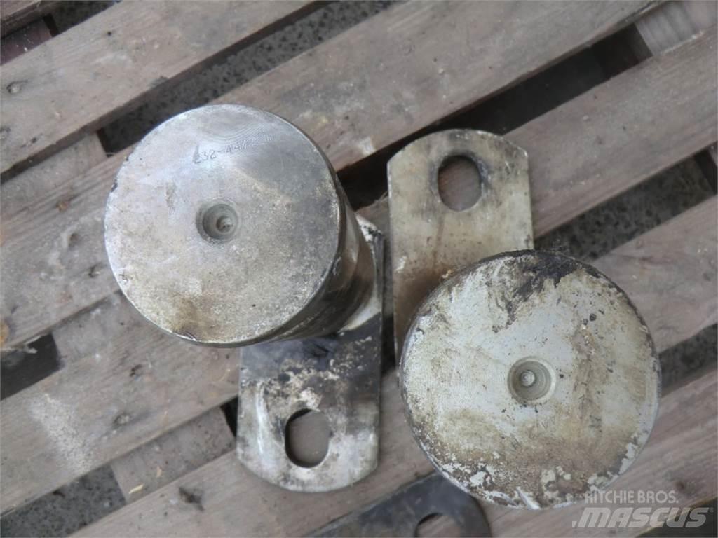 CAT 963D Шаси