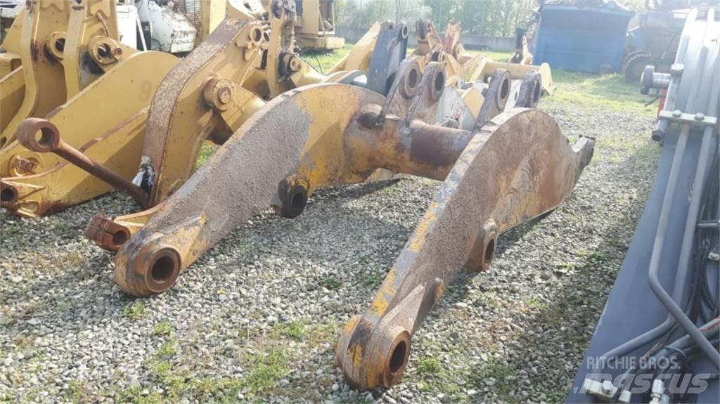 CAT 988B Шаси